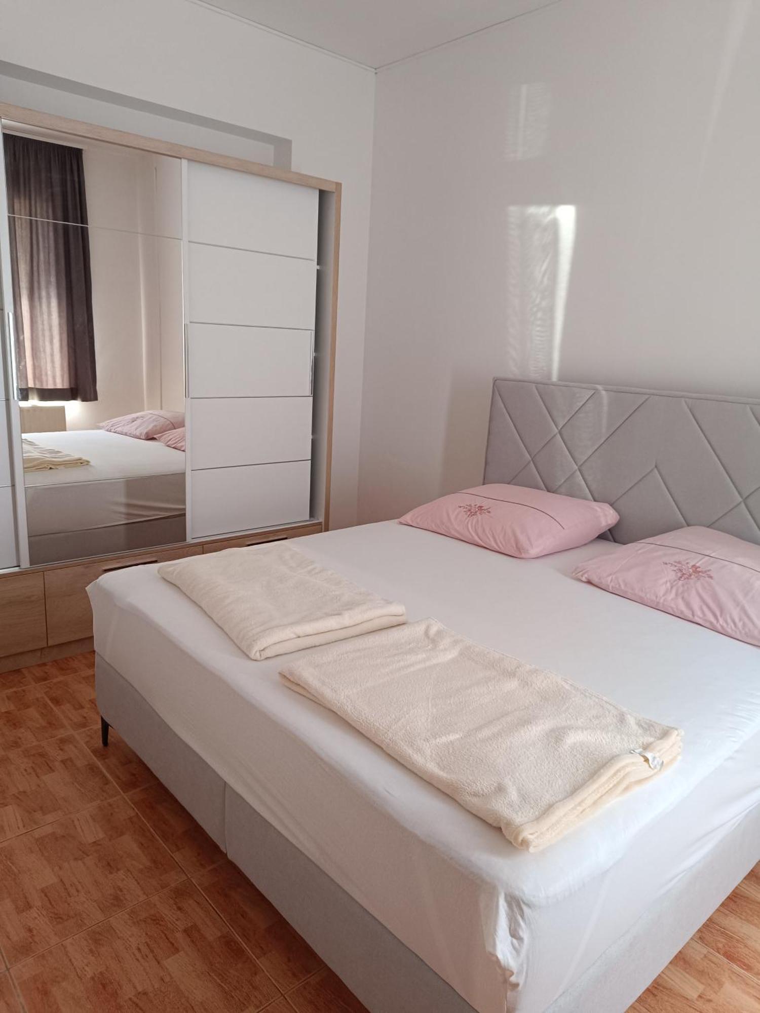 Apartmani "Radi" Baška Voda Buitenkant foto