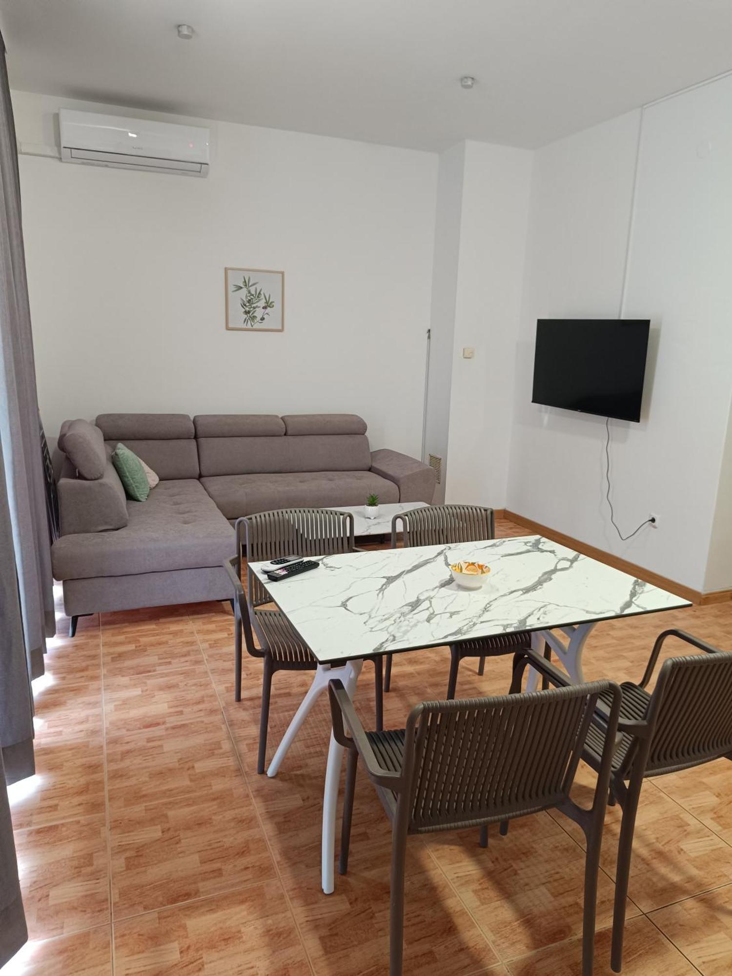 Apartmani "Radi" Baška Voda Buitenkant foto