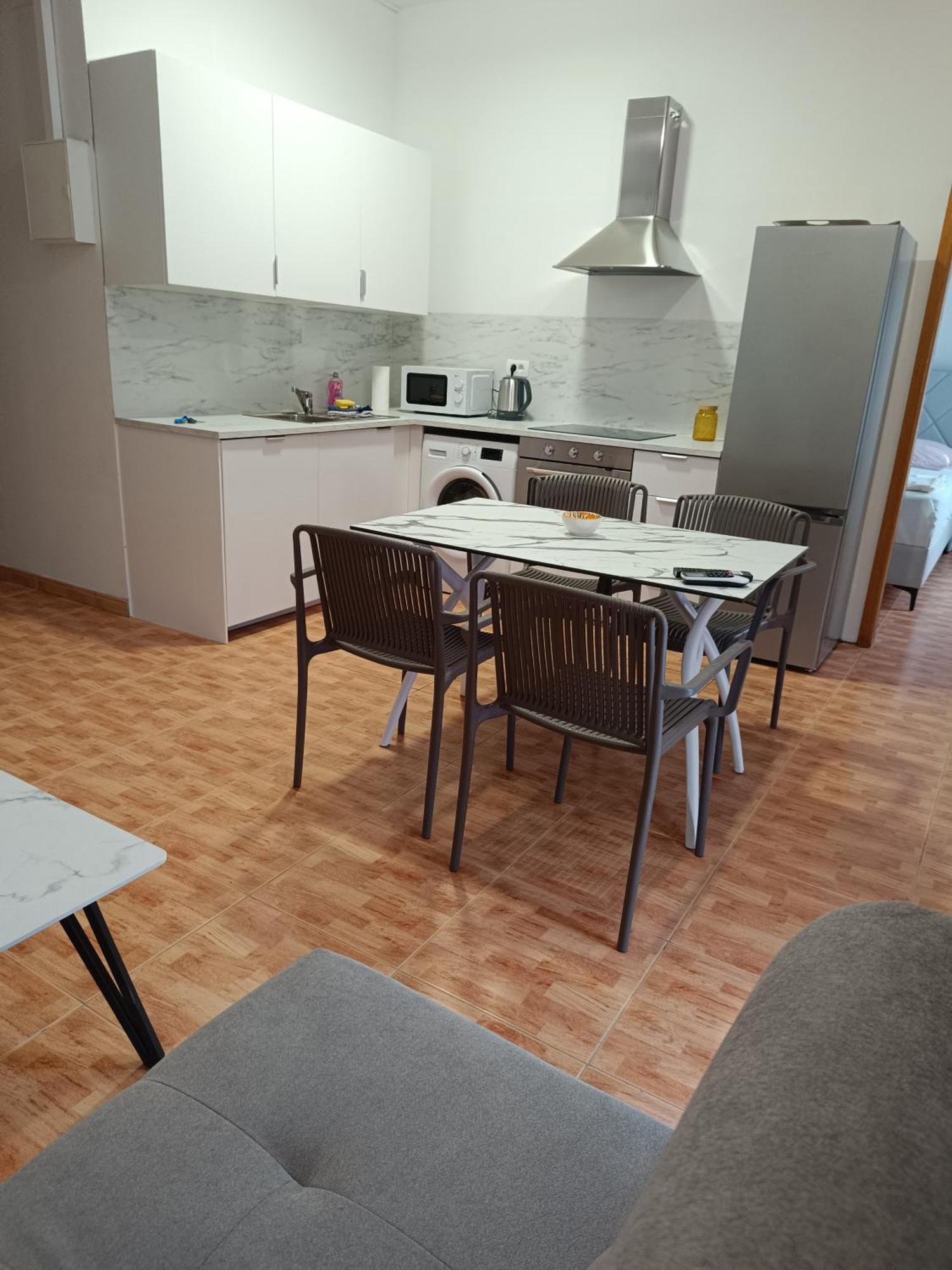 Apartmani "Radi" Baška Voda Buitenkant foto
