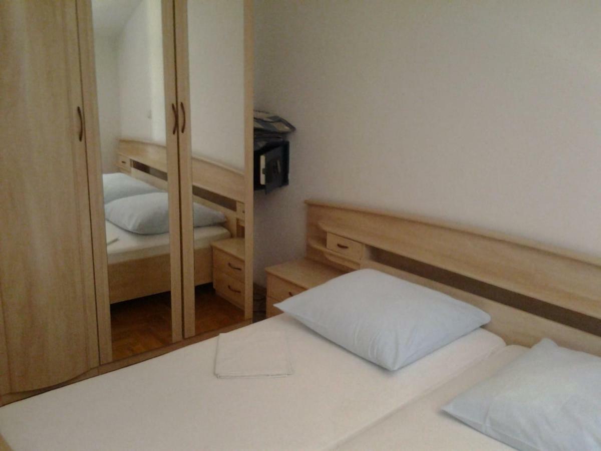 Apartmani "Radi" Baška Voda Buitenkant foto